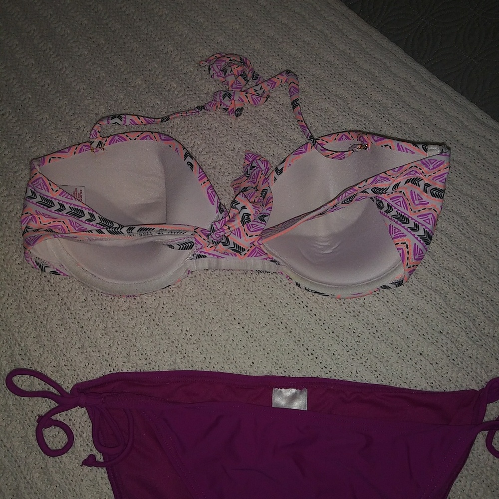 Bikini - Picture 2 of 2